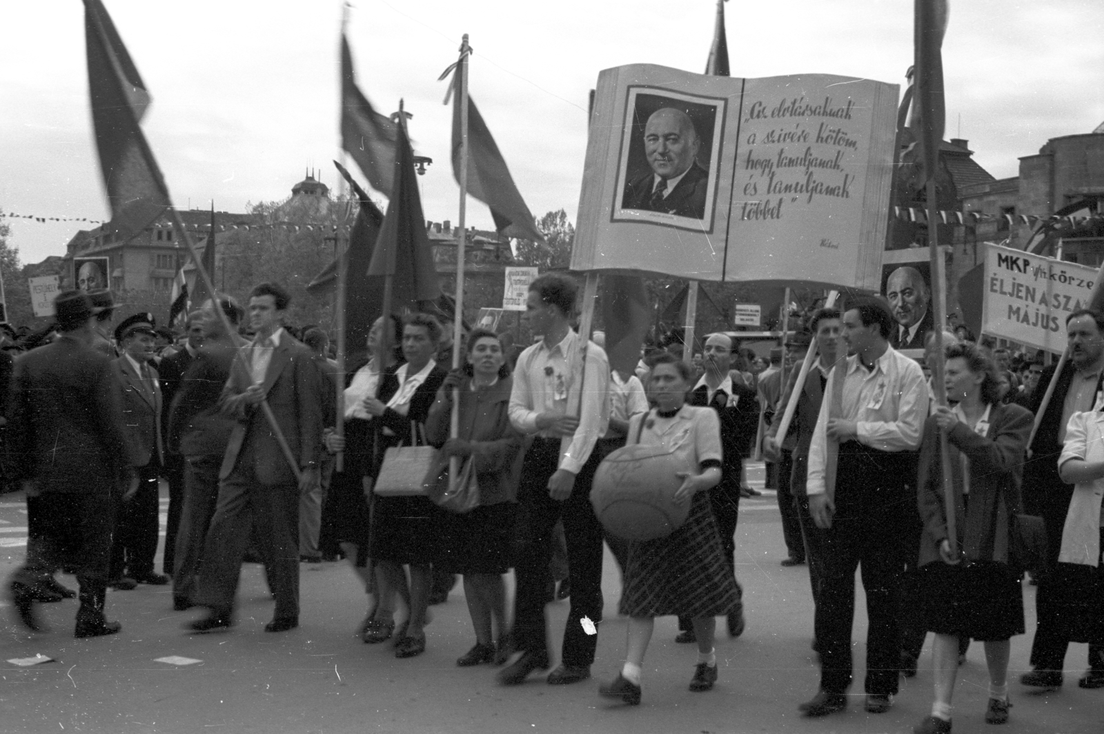 Magyarország, Budapest XIV., Hősök tere, május 1-i ünnepség., 1947, Berkó Pál, Rákosi Mátyás-ábrázolás, Budapest, Fortepan #78866