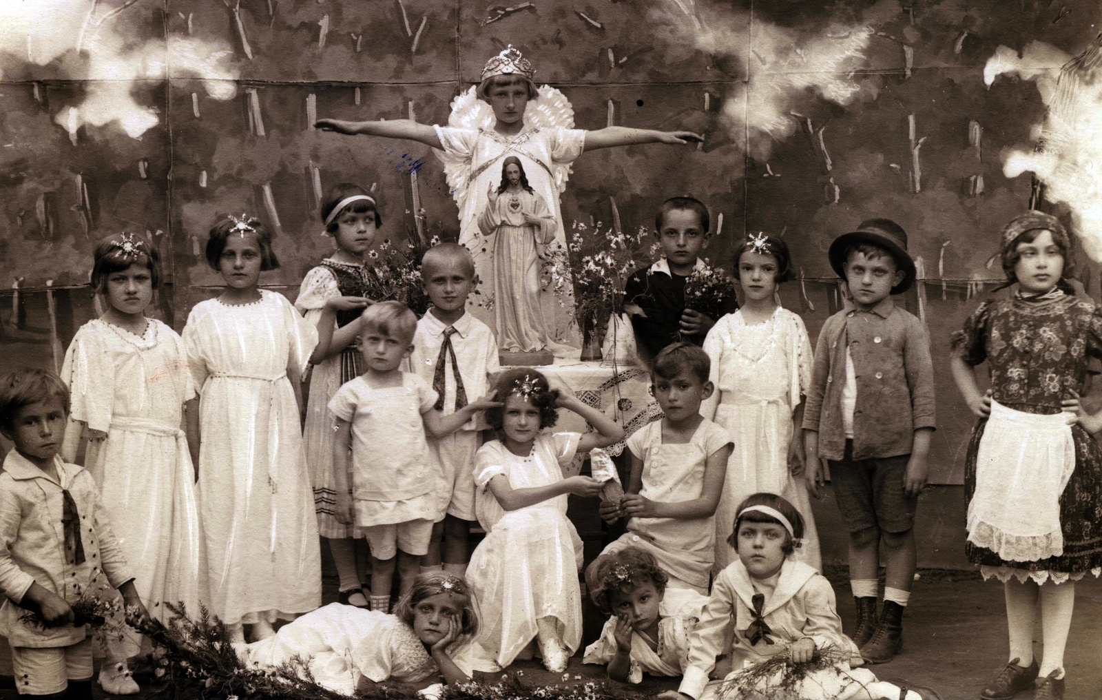 Hungary, Mezőkövesd, színielőadás gyermekszereplői., 1926, Jezsuita Levéltár, tableau, costume, kids, tableau, Jesus Christ-portrayal, Fortepan #100002