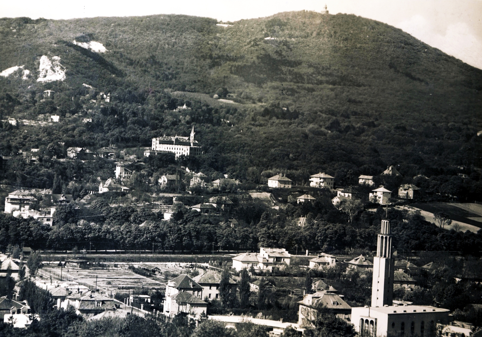 Hungary, Budapest II., szemben a Labanc úti Manréza, Jézus Szíve lelkigyakorlatos ház, előtérben a Pasaréti téri Páduai Szent Antal-templom., 1938, Jezsuita Levéltár, church, Budapest, Gyula Rimanóczy-design, Fortepan #100019