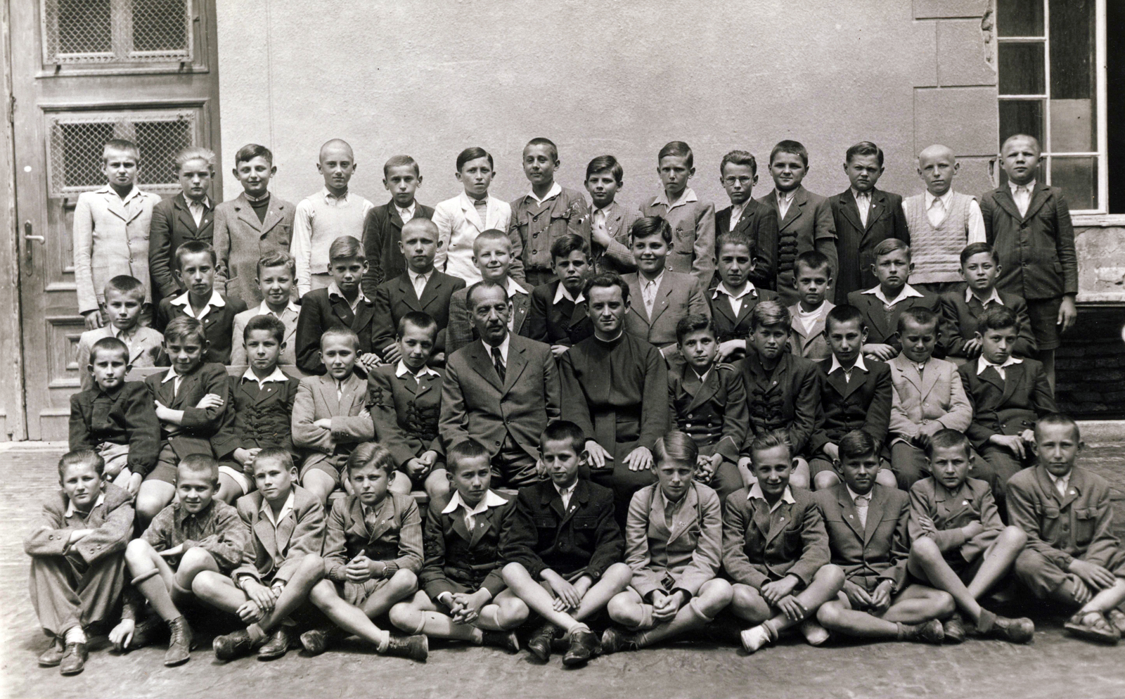 1932, Jezsuita Levéltár, class photo, tableau, boys, cross-legged sitting, Fortepan #100032