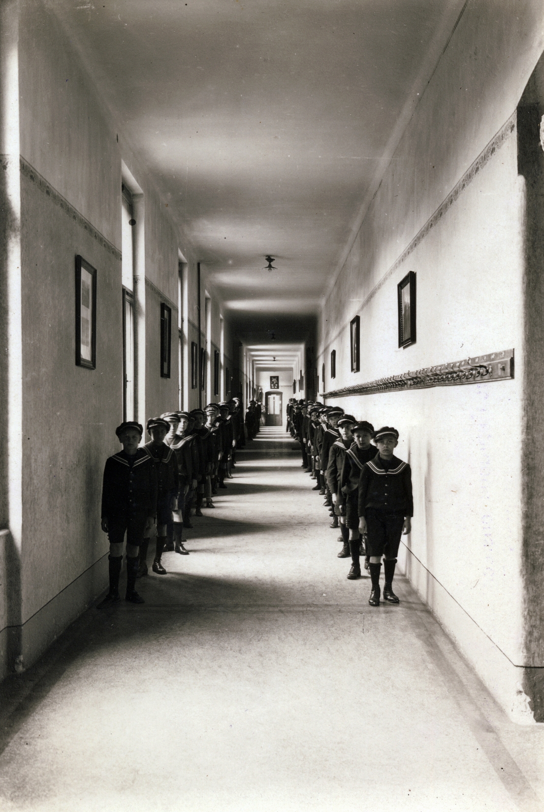 Hungary, Pécs, a jezsuita Pius Gimnázium és Internátus (később Pécsi Tudományegyetem) folyosója., 1914, Jezsuita Levéltár, corridor, Jesuits, Fortepan #100062