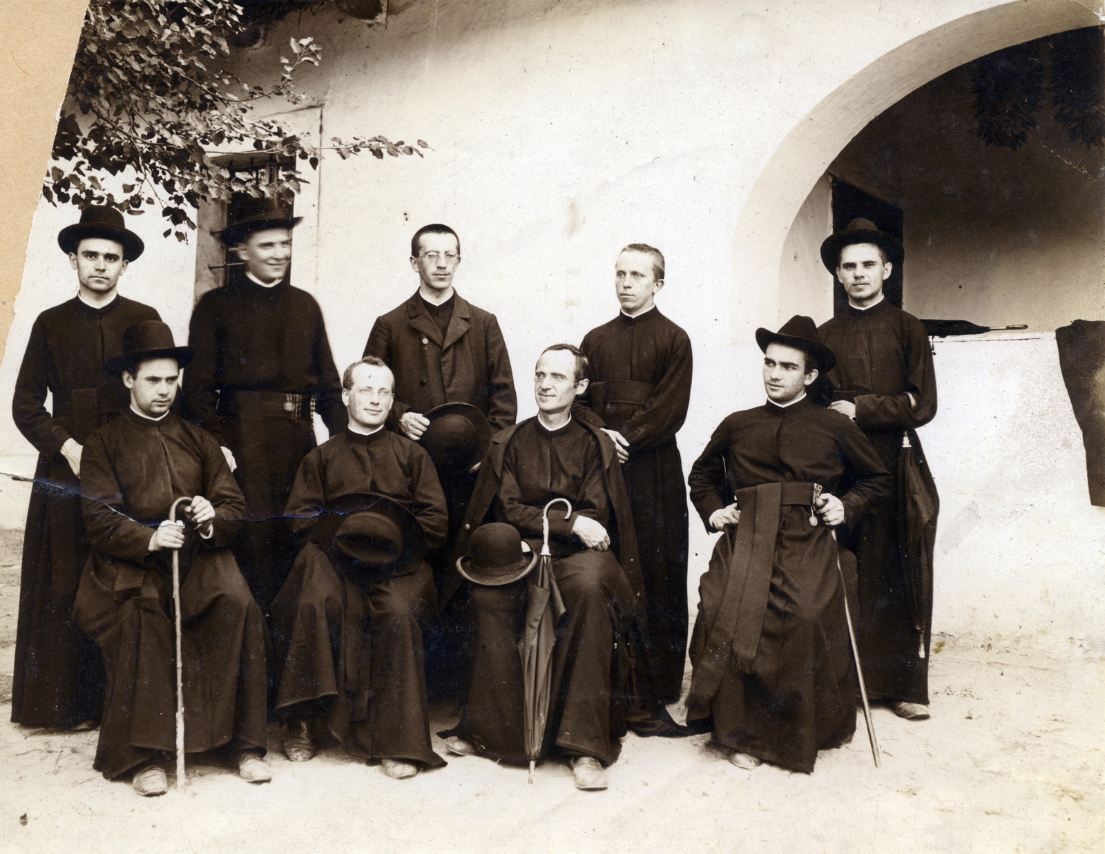 1907, Jezsuita Levéltár, hat, priest, umbrella, Catholic Church, cassock, Jesuits, hat on knees, hat in hand, Fortepan #100072