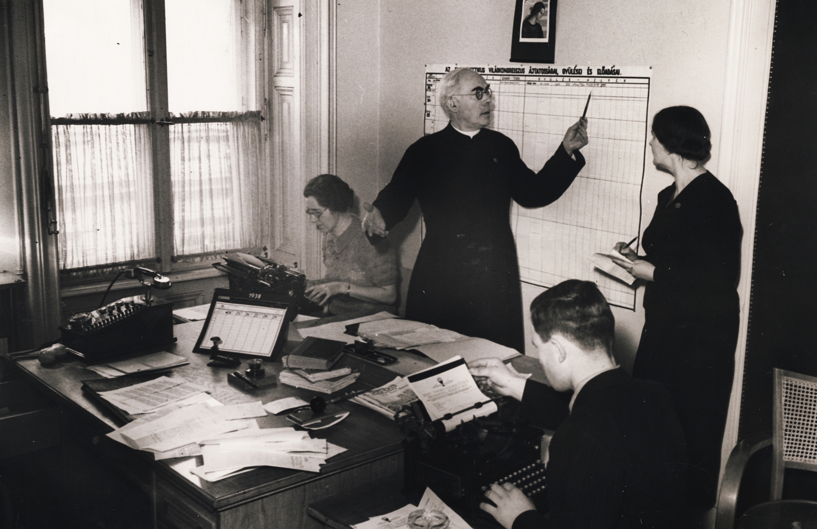 Hungary, Budapest V., Ferenciek tere 7., az Eucharisztikus Kongresszus Központi Irodája, középen Bangha Béla (Bangha páter)., 1938, Jezsuita Levéltár, typewriter, telephone, blotter, Eucharist, cassock, Budapest, Fortepan #100089