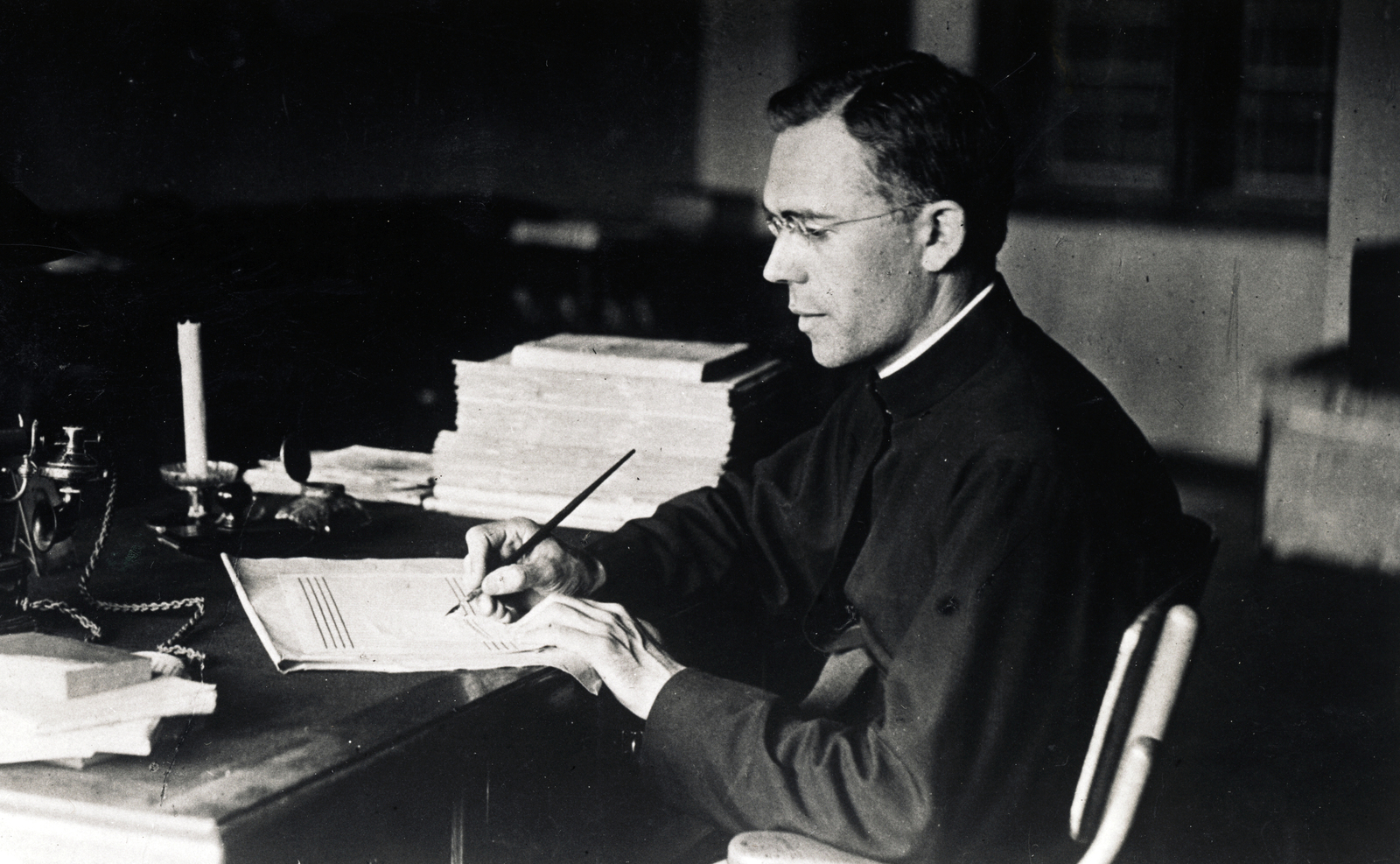 Hungary, Bangha Béla (Bangha páter)., 1912, Jezsuita Levéltár, portrait, desk, priest, ink bottle, man, candlestick, cassock, votary, quill, taking notes, Fortepan #100201