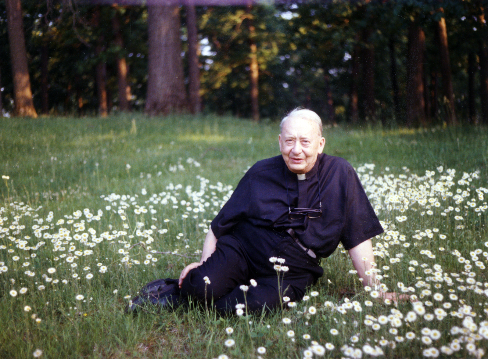 1983, Jezsuita Levéltár, colorful, priest, flower, glasses, meadow, Fortepan #100250
