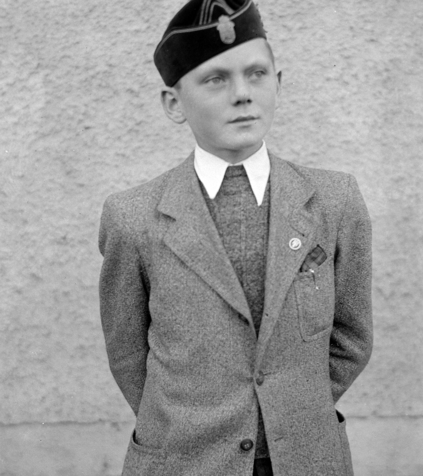 1943, Kurutz Márton, portrait, hands behind the back, Fortepan #10026