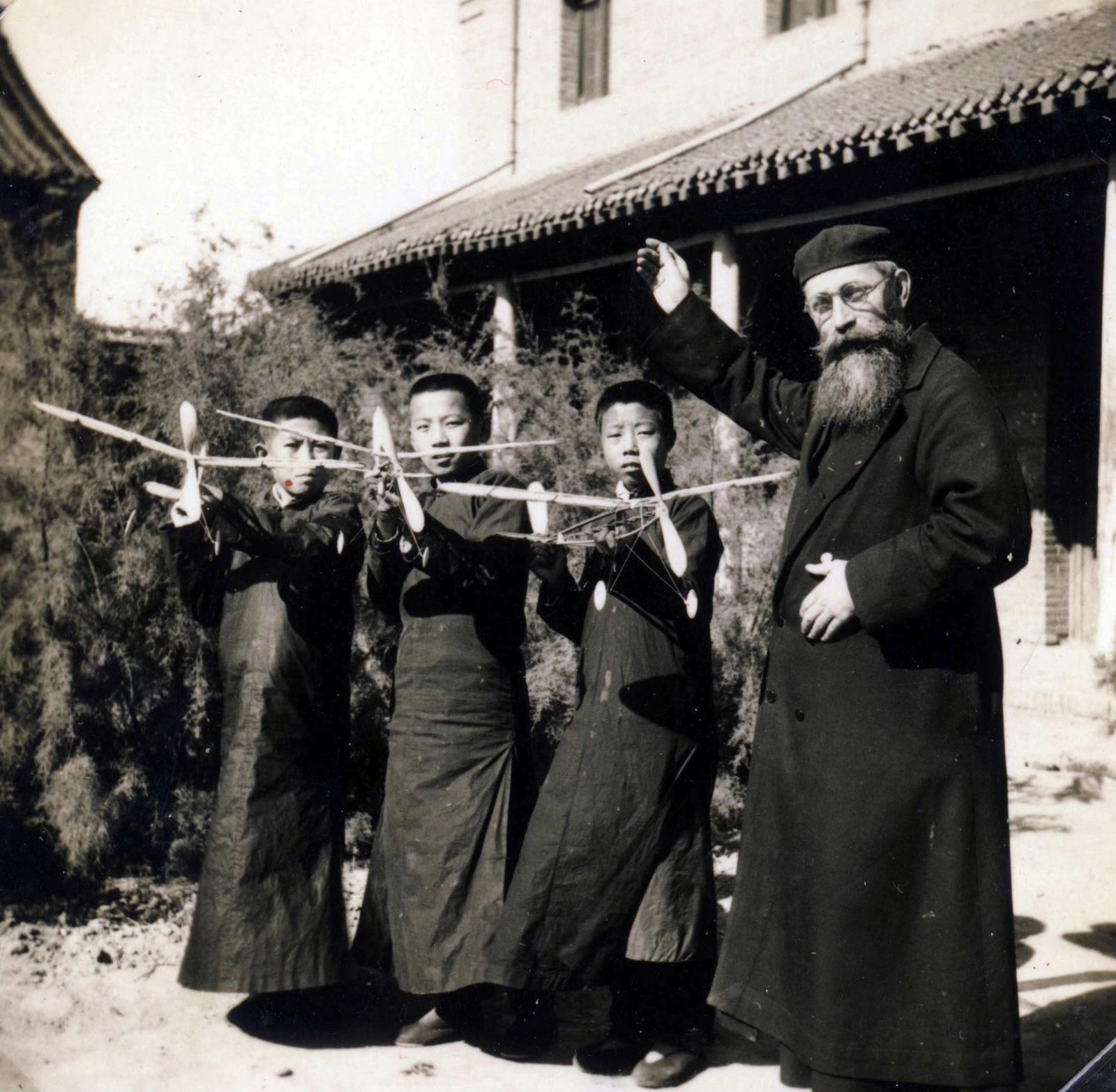 Kína, Daming / Taming, Litványi (később Lidoni) György jezsuita szerzetes., 1943, Jezsuita Levéltár, repülőgépmodell, tanár, misszionárius, Fortepan #100305