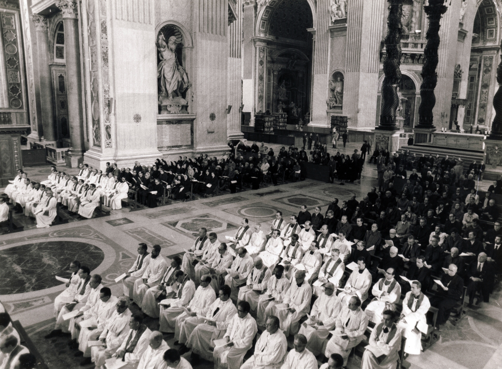 Szent Péter-bazilika., 1970, Jezsuita Levéltár, priest, basilica, church interior, Fortepan #100326