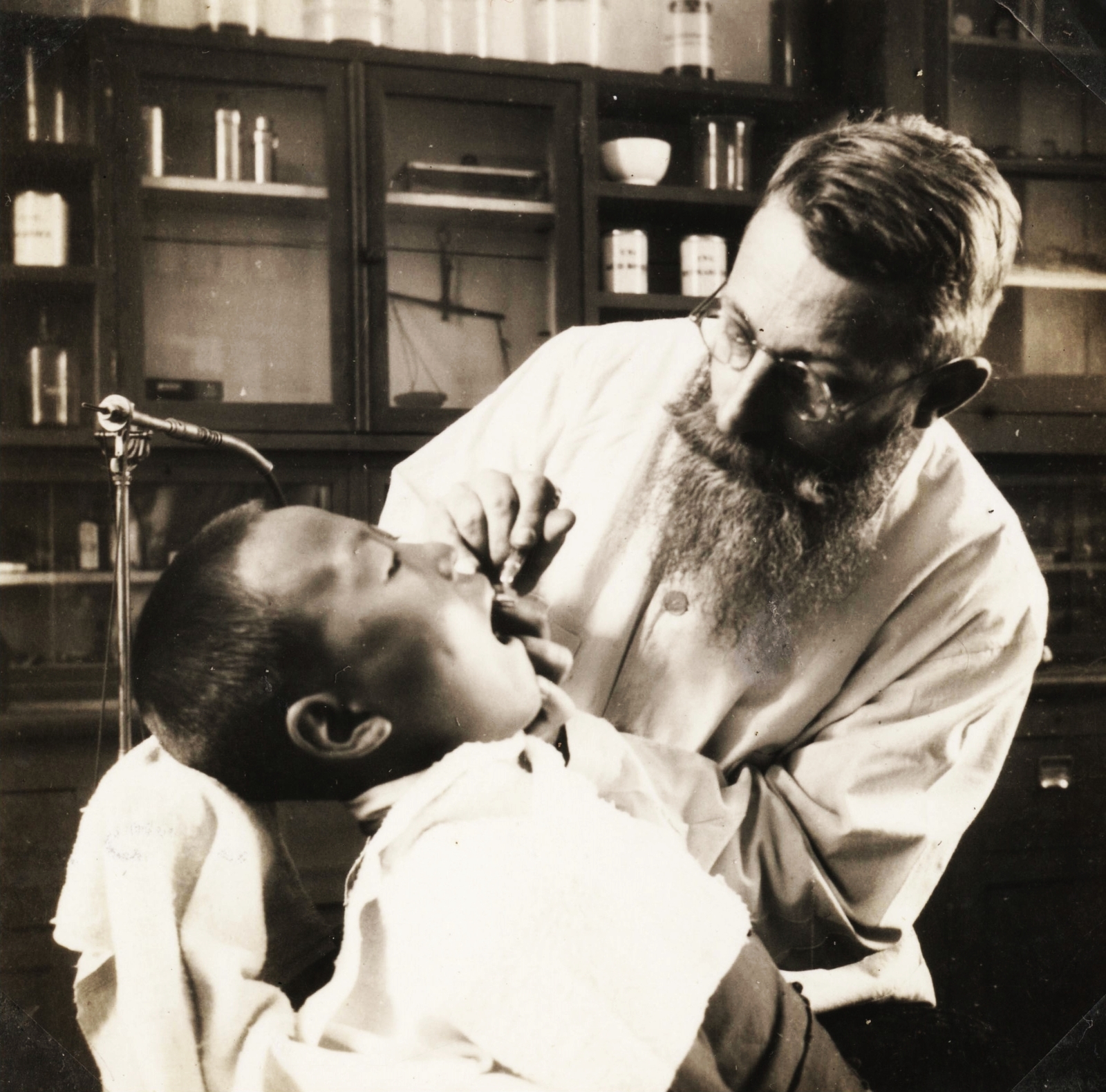 China, 1939, Jezsuita Levéltár, dentist, missionary, Fortepan #100361