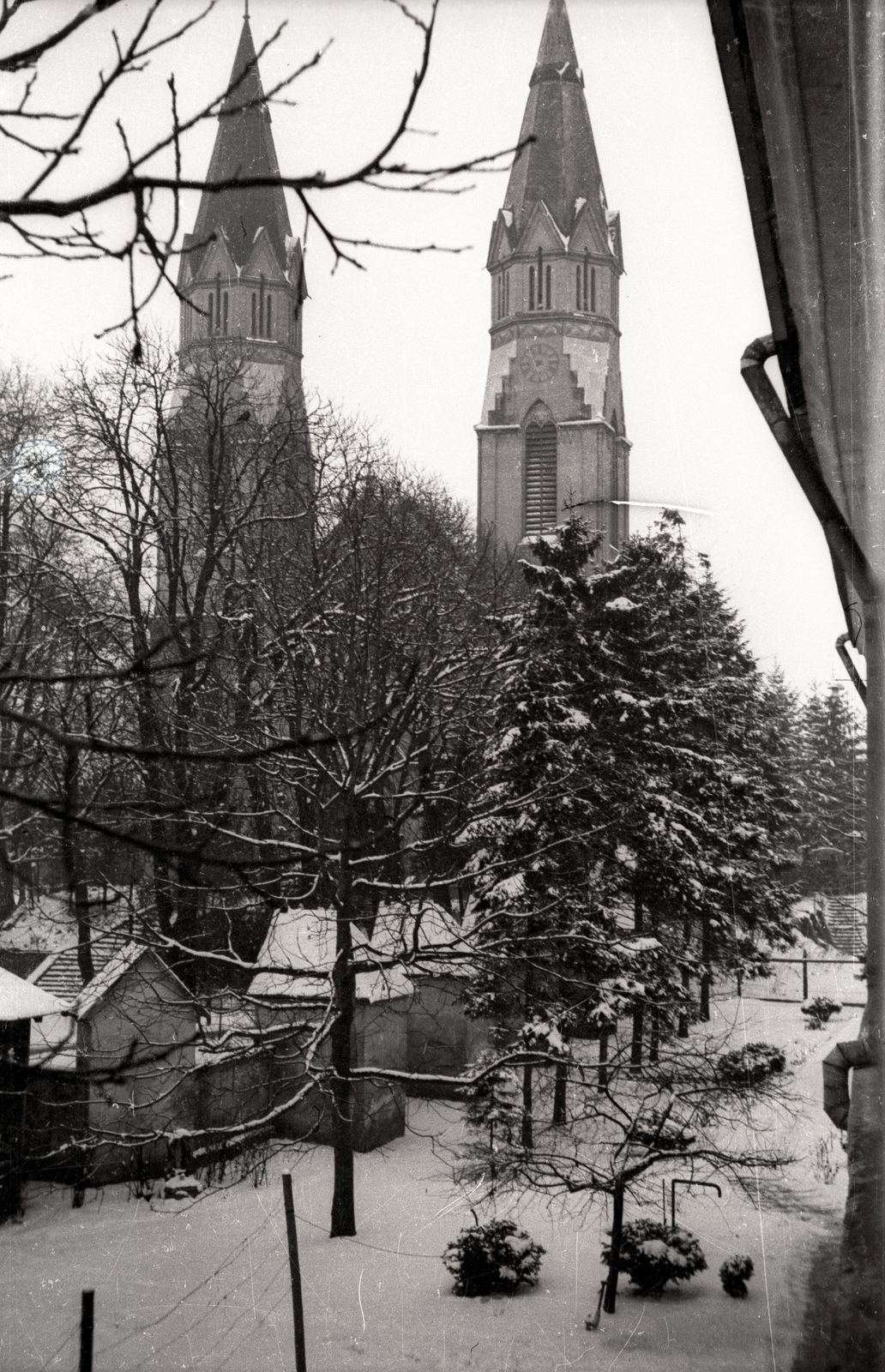 Románia,Erdély, Szatmárnémeti, Kálvária templom a jezsuita rendházból nézve., 1943, Jezsuita Levéltár, tél, templom, hó, kálvária, jezsuita, Fortepan #100414