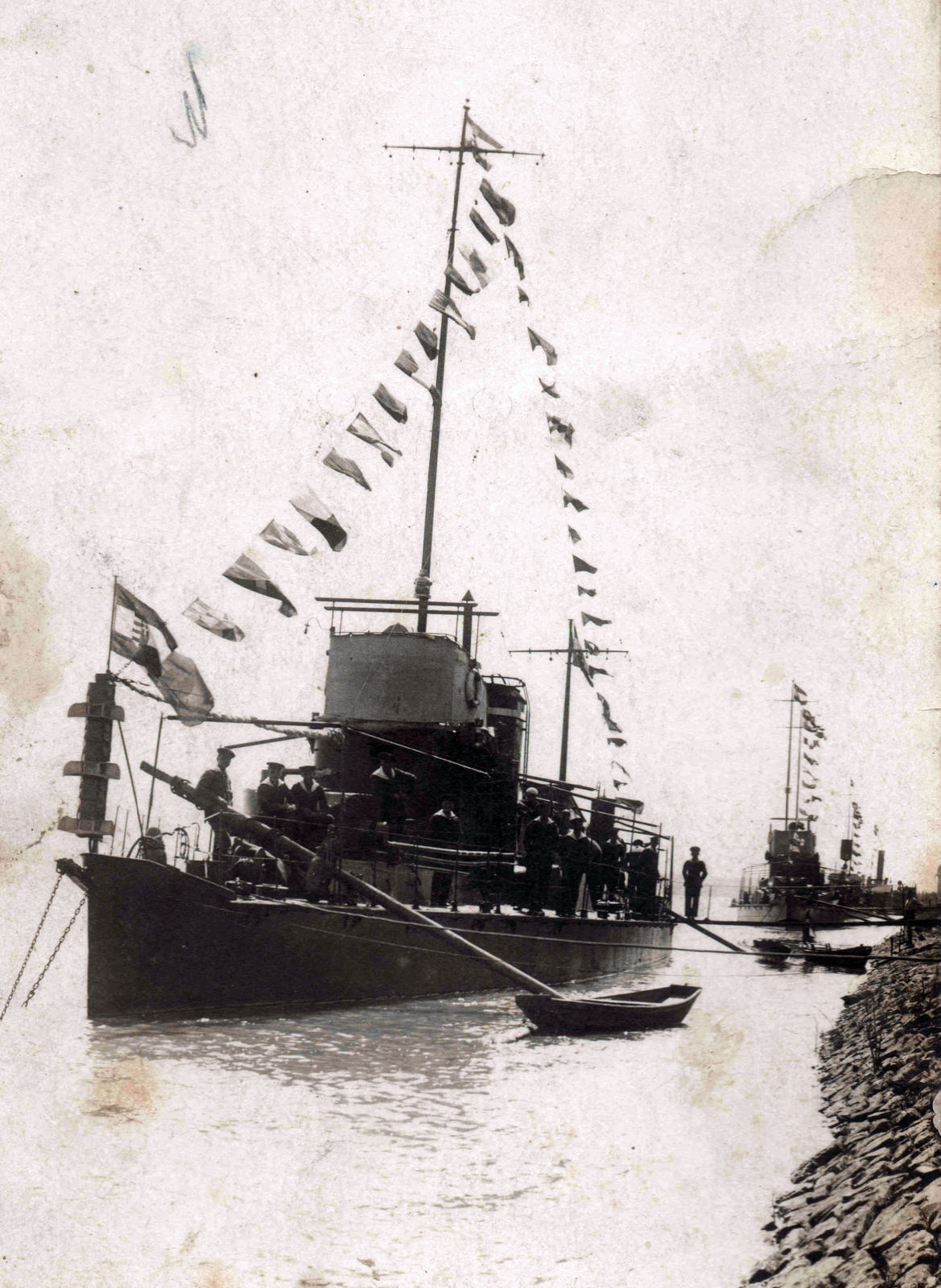 Hungary, Mohács, a Magyar Királyi Folyamőrség őrnaszádjai ünnepi díszben., 1926, Beták Róbert, ship, sailor, flag, warship, boat, shore, Kecskemét/Viza-ship, Fortepan #100496