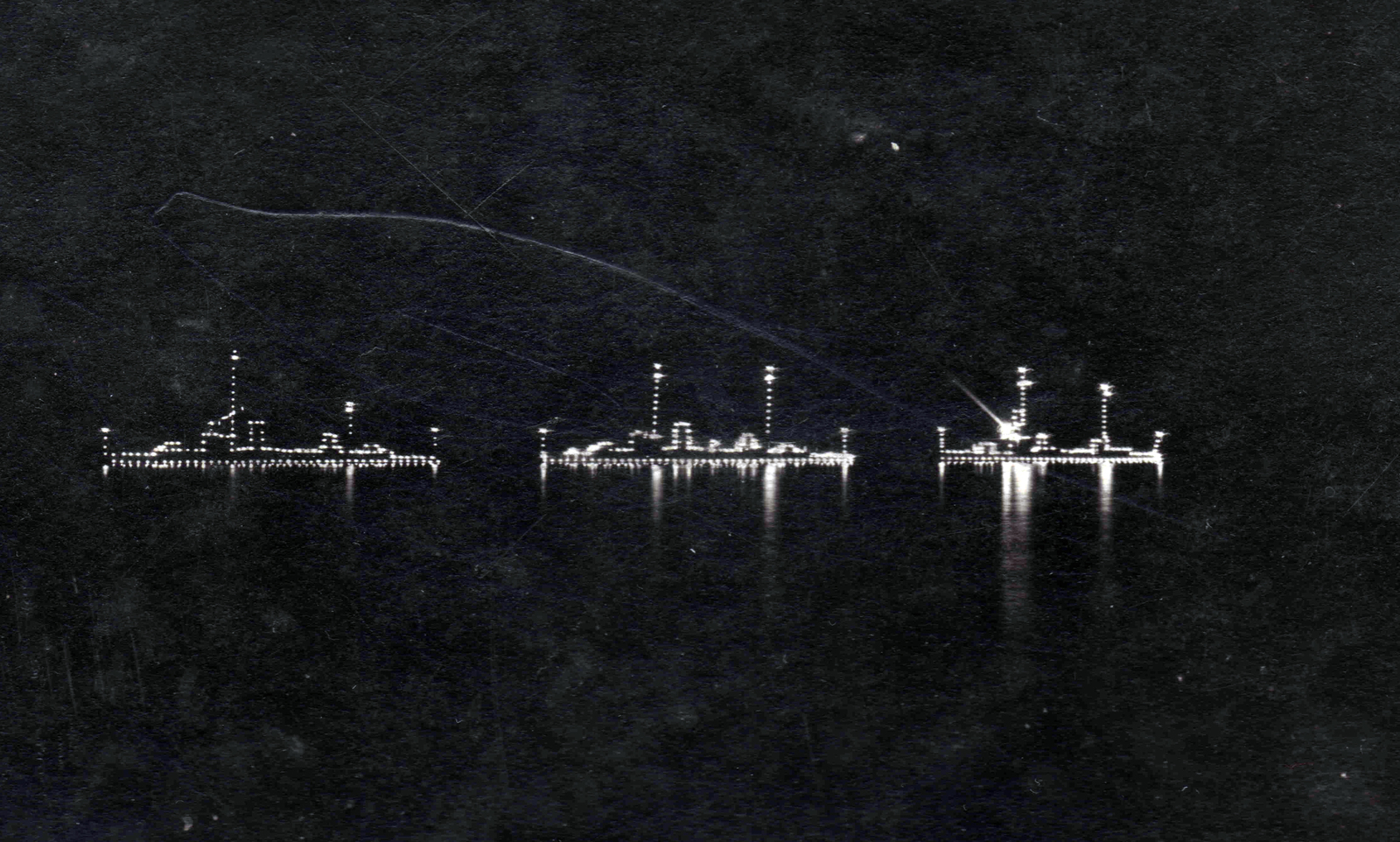 Magyarország, a Magyar Királyi Folyamőrség kivilágított őrnaszádjai., 1930, Beták Róbert, hajó, hadihajó, díszkivilágítás, Fortepan #100497