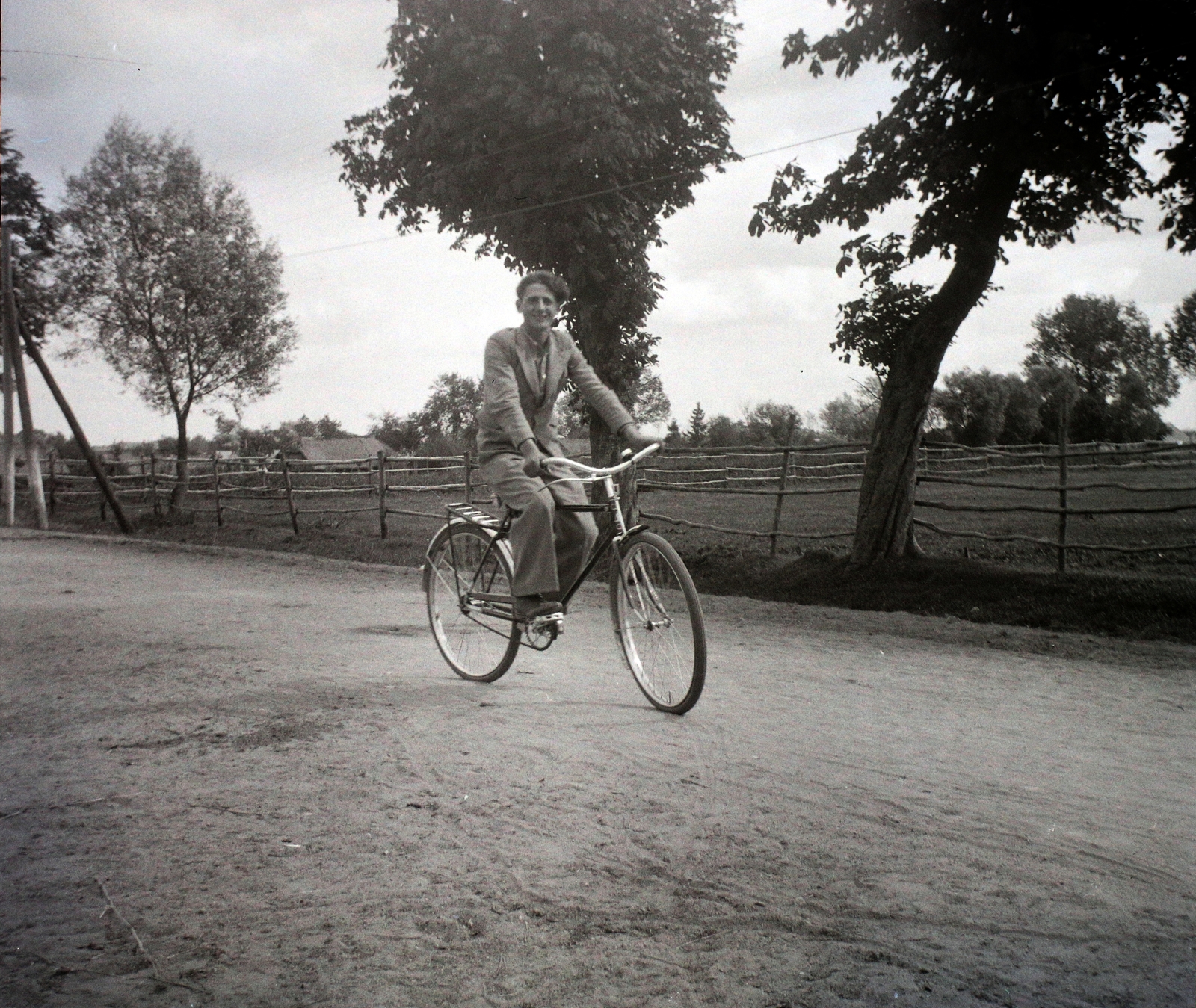 Lengyelország, Skierniewice, 1943, Bogdan Celichowski, kerékpár, Fortepan #100516