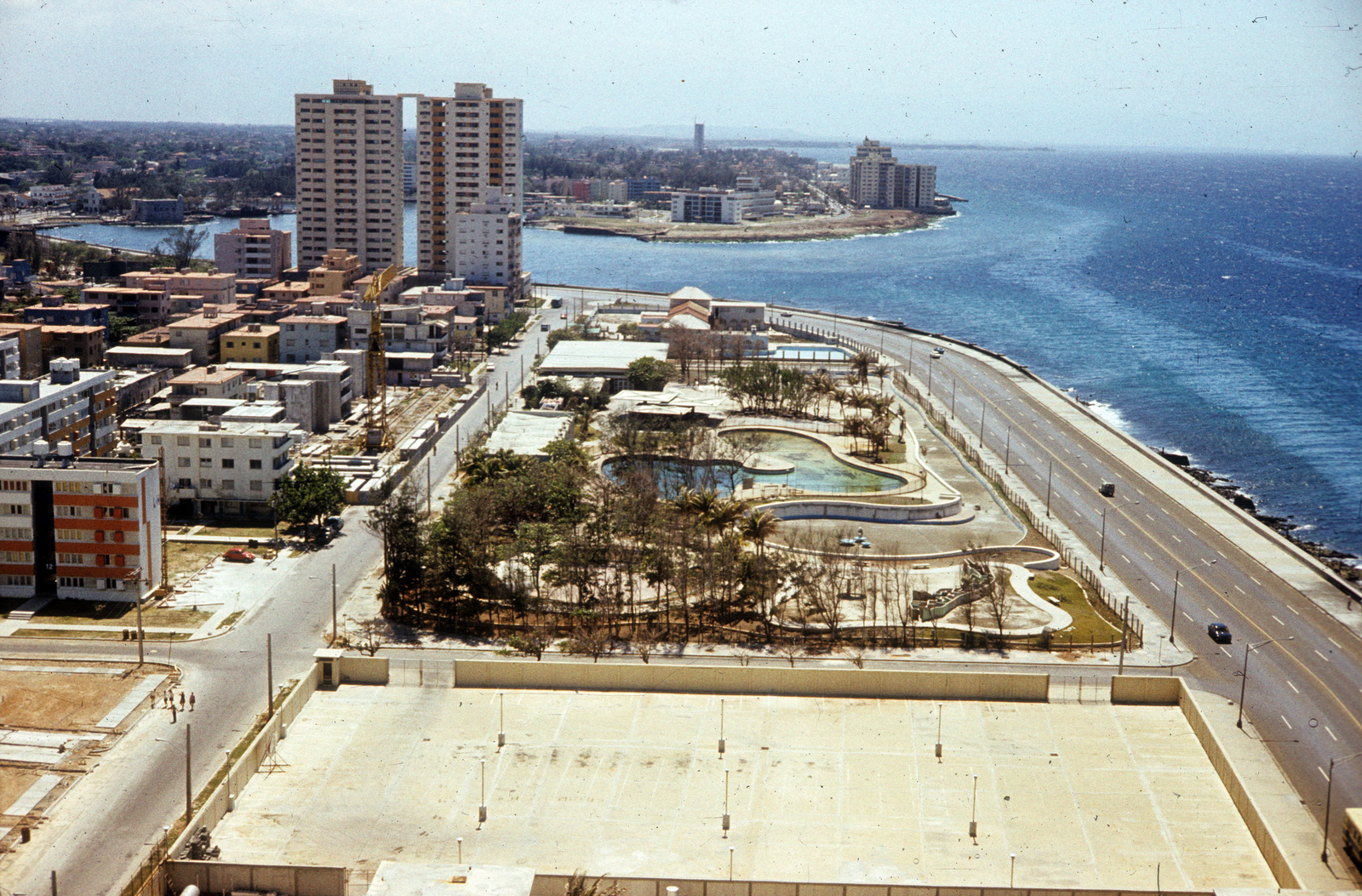 Kuba, Havanna, kilátás a Hotel Riviéra-ból, jobbra a Malecón., 1975, Ormos Imre Alapítvány, dr  Dalányi László, színes, Fortepan #100584