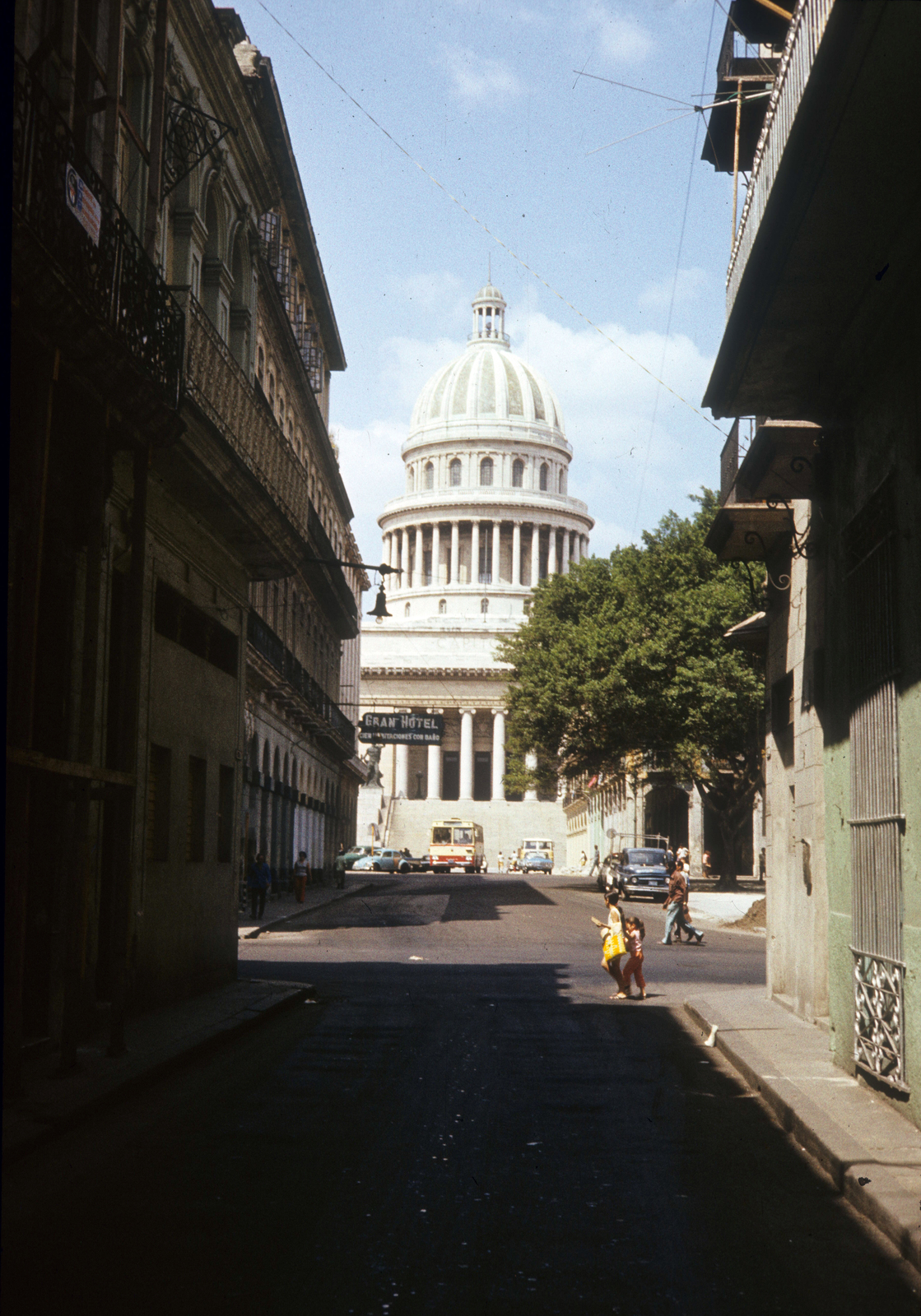 Cuba, Havana, Kapitólium a Teniente Rey felől nézve., 1975, Ormos Imre Alapítvány, dr  Dalányi László, colorful, public building, Neoclassical architecture, Eugenio Rayneri Piedra-design, Fortepan #100591