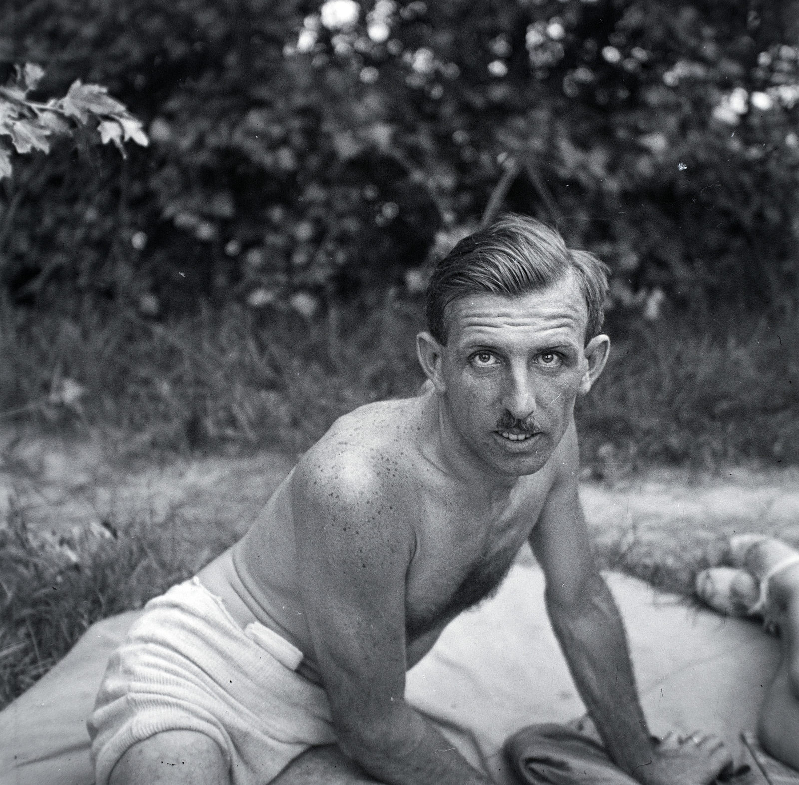 1943, Kurutz Márton, hairy chest, moustache, Fortepan #10060