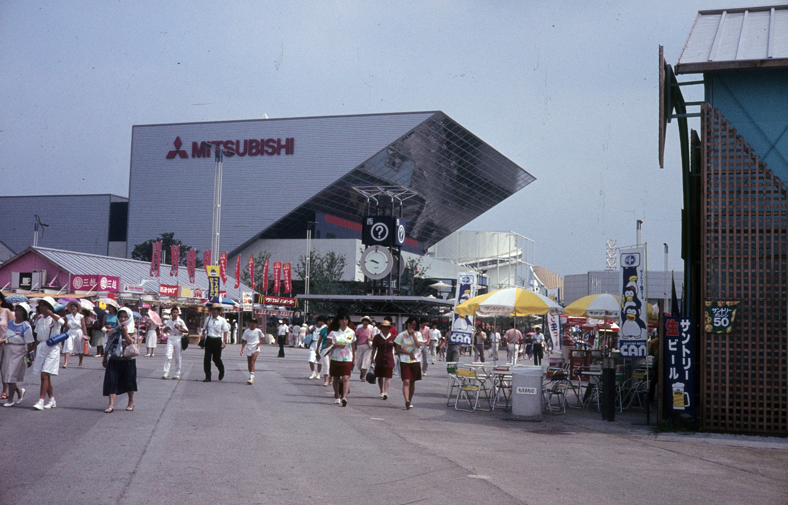 Japán, Tsukuba, Világkiállítás (EXPO 85)., 1985, Ormos Imre Alapítvány, dr  Dalányi László, színes, nemzetközi vásár, kiállítás, japán írás, Mitsubishi-márka, Fortepan #100605