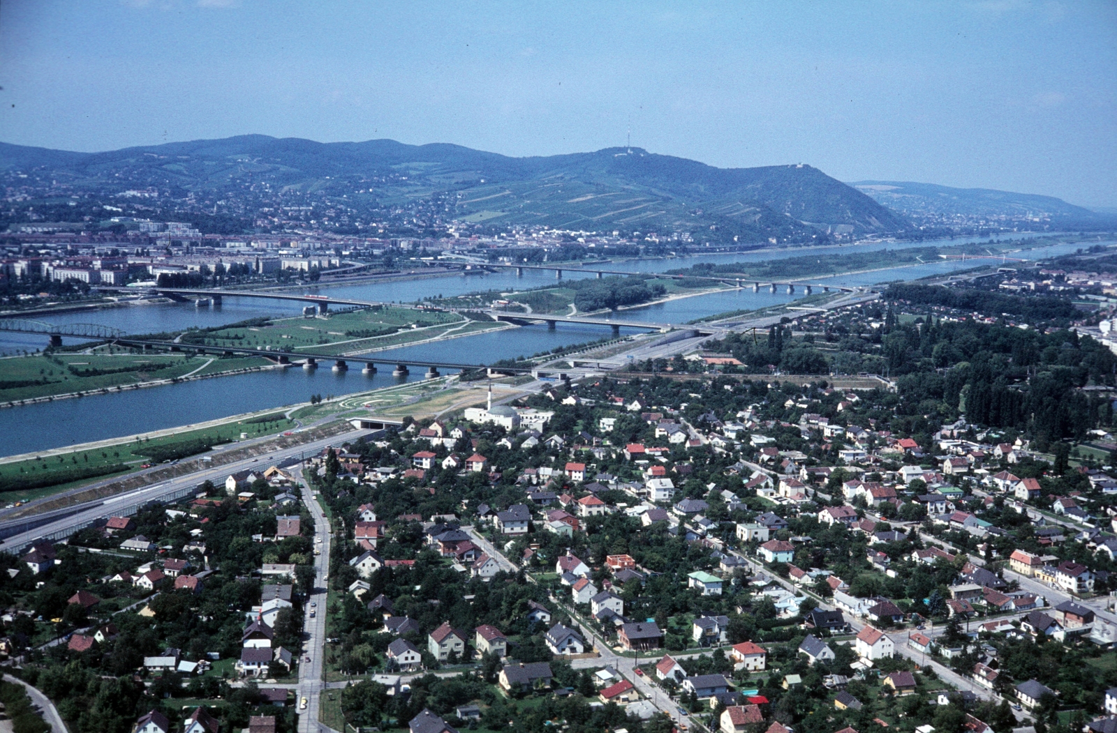 Austria, Vienna, kilátás a Donauturmból, előtérben Bruckhaufen kerületrész., 1979, Ormos Imre Alapítvány, dr  Dalányi László, colorful, island, mosque, Fortepan #100623