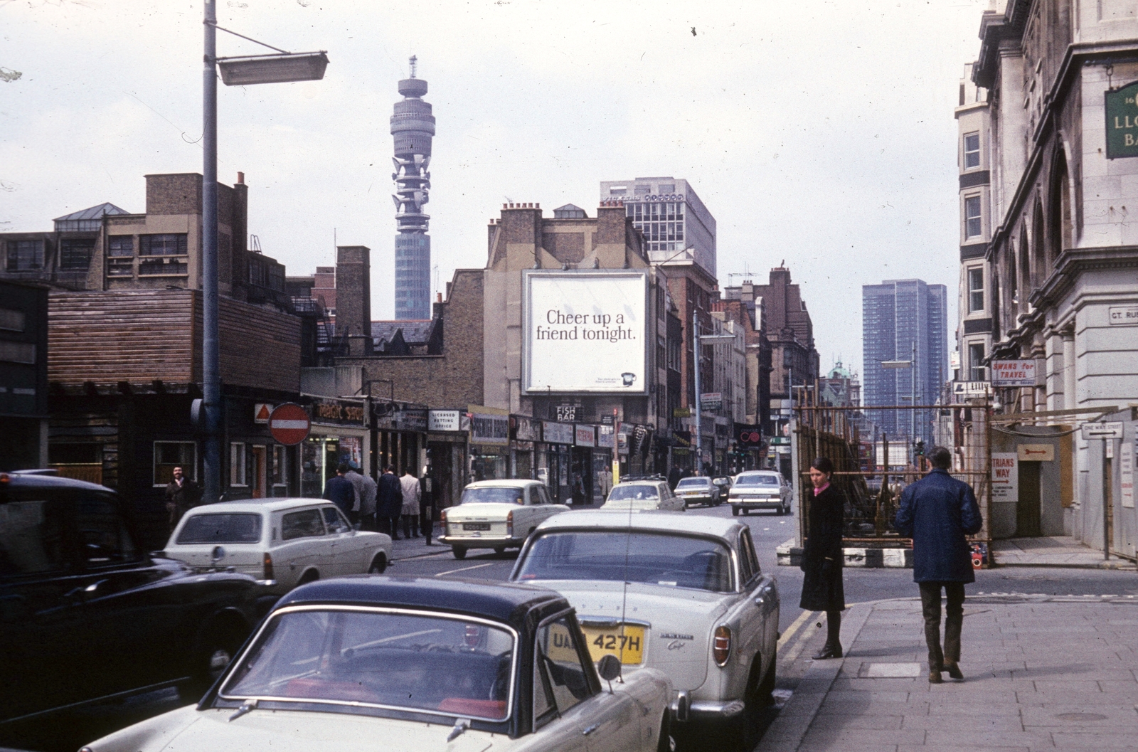 United Kingdom, London, Tottenham Court Road a Great Russel Street torkolatál, szemben a Euston Tower felhőkarcoló, balra a BT Tower TV torony látszik., 1970, Ormos Imre Alapítvány, dr  Dalányi László, colorful, Fortepan #100630