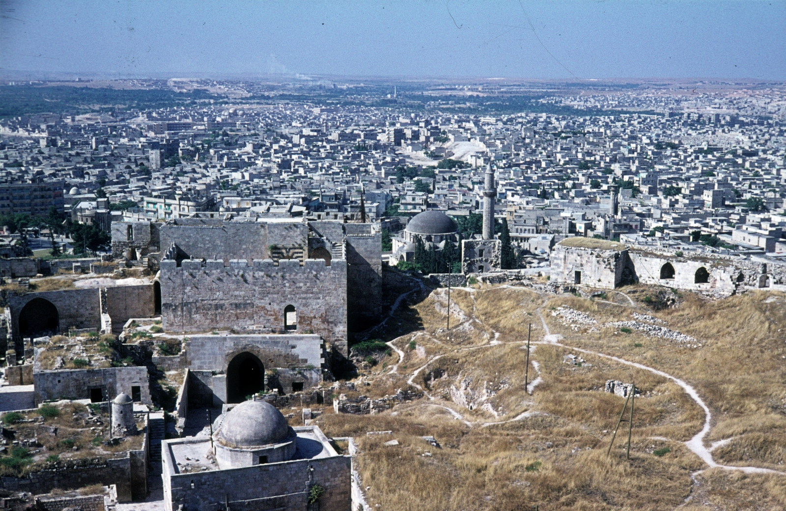 Syria, Aleppo, kilátás a citadella minaretjéből dél felé., 1976, Ormos Imre Alapítvány, dr  Dalányi László, colorful, mosque, Fortepan #100636