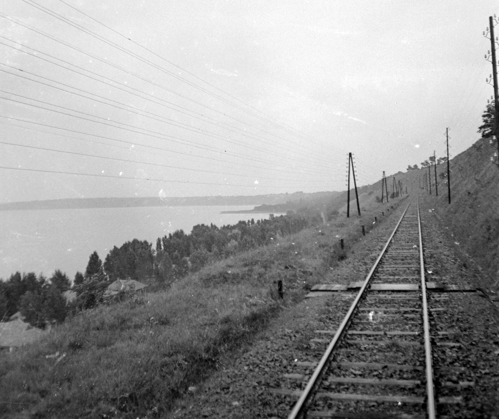 Hungary, Balatonvilágos, valahol a Kis köz magasságából Budapest felé tekintve., 1943, Kurutz Márton, railway, aerial wire, rails, Fortepan #10066