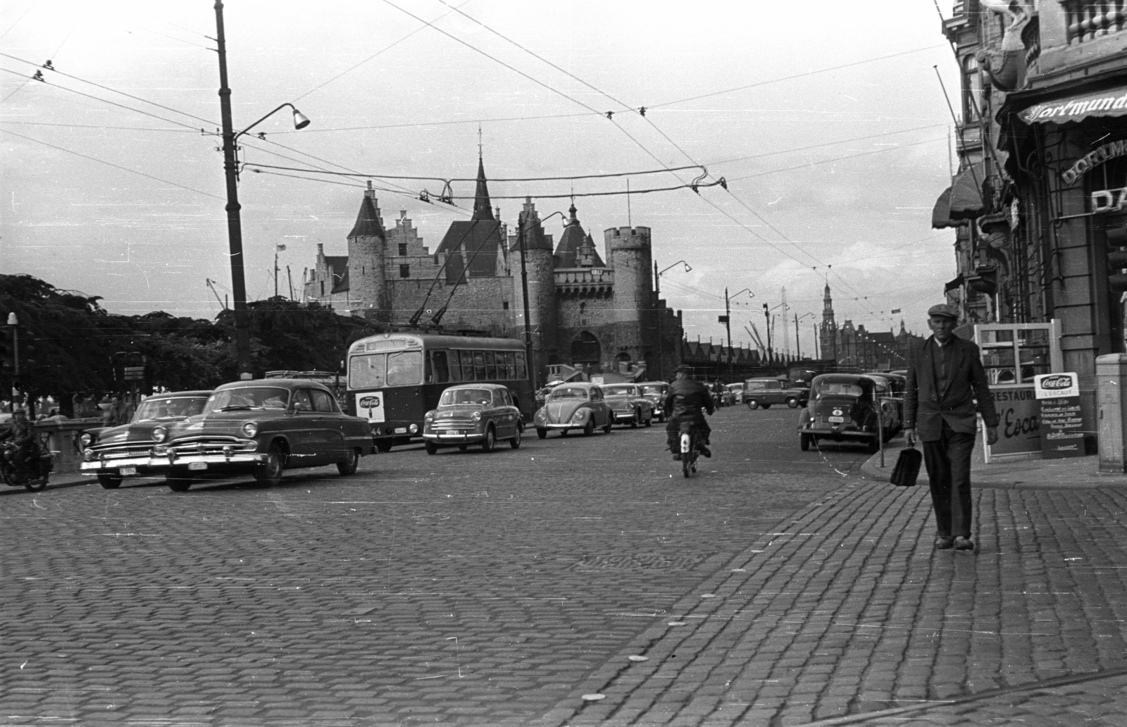 Belgium, Antwerp, Ernest van Dijck rakpart, szemben a Het Steen erőd., 1960, Dobóczi Zsolt, Fortepan #100669