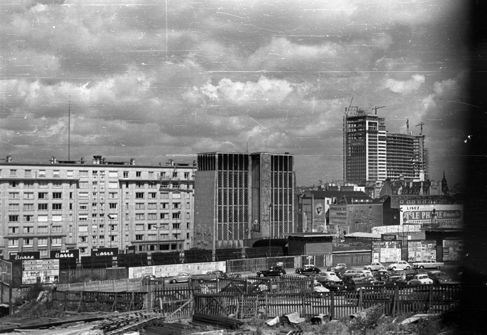 Belgium, Bruxelles, kilátás a rue Vandermeulen felől a rue du Meiboom felé, középen a Congrès vasútállomás., 1960, Dobóczi Zsolt, tall house, lath fence, Fortepan #100674
