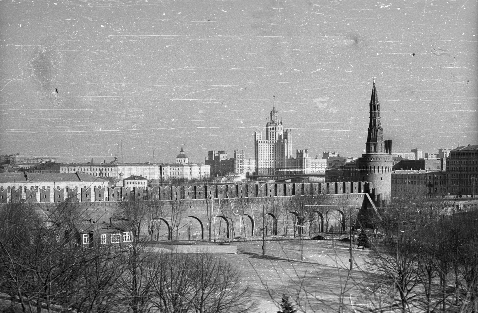 Russia, Moscow, kilátás a Kremlből a Kotyelnyicseszkaja-rakparti magasépület felé., 1959, Dobóczi Zsolt, Soviet Union, Fortepan #100677