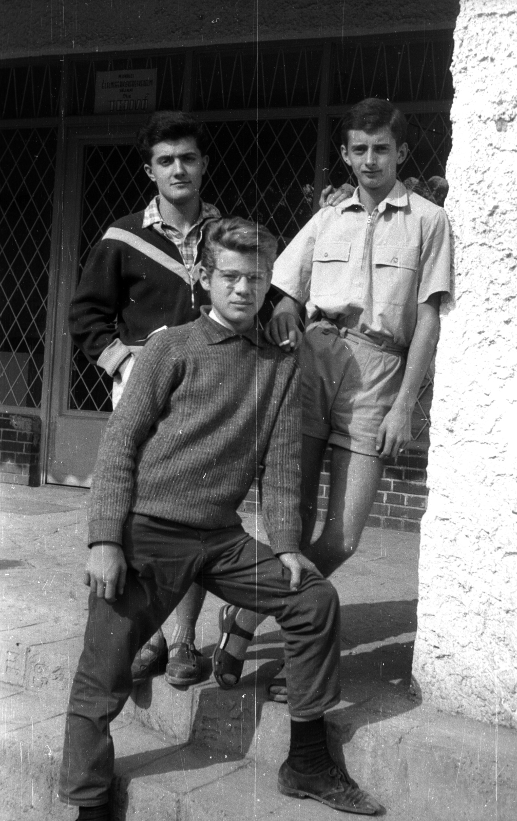 Hungary, Miskolc,Miskolctapolca, tejivó a Győri utca és a Bencések útja (Zója utca) sarkán., 1962, Dobóczi Zsolt, milk bar, three people, Fortepan #100706