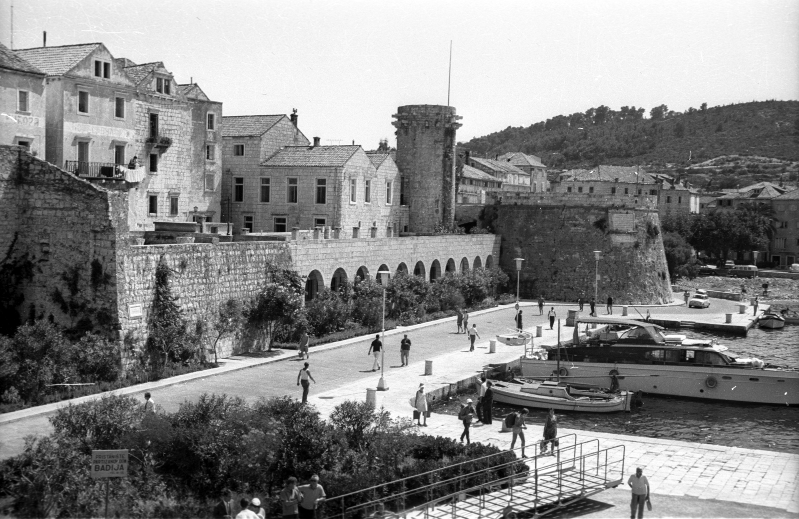 Croatia,Adriatic Sea, Korčula,Korčula, a kikötő a Kis és a Nagy Kormányzói-torony felé nézve., 1963, Dobóczi Zsolt, ship, port, Fortepan #100721