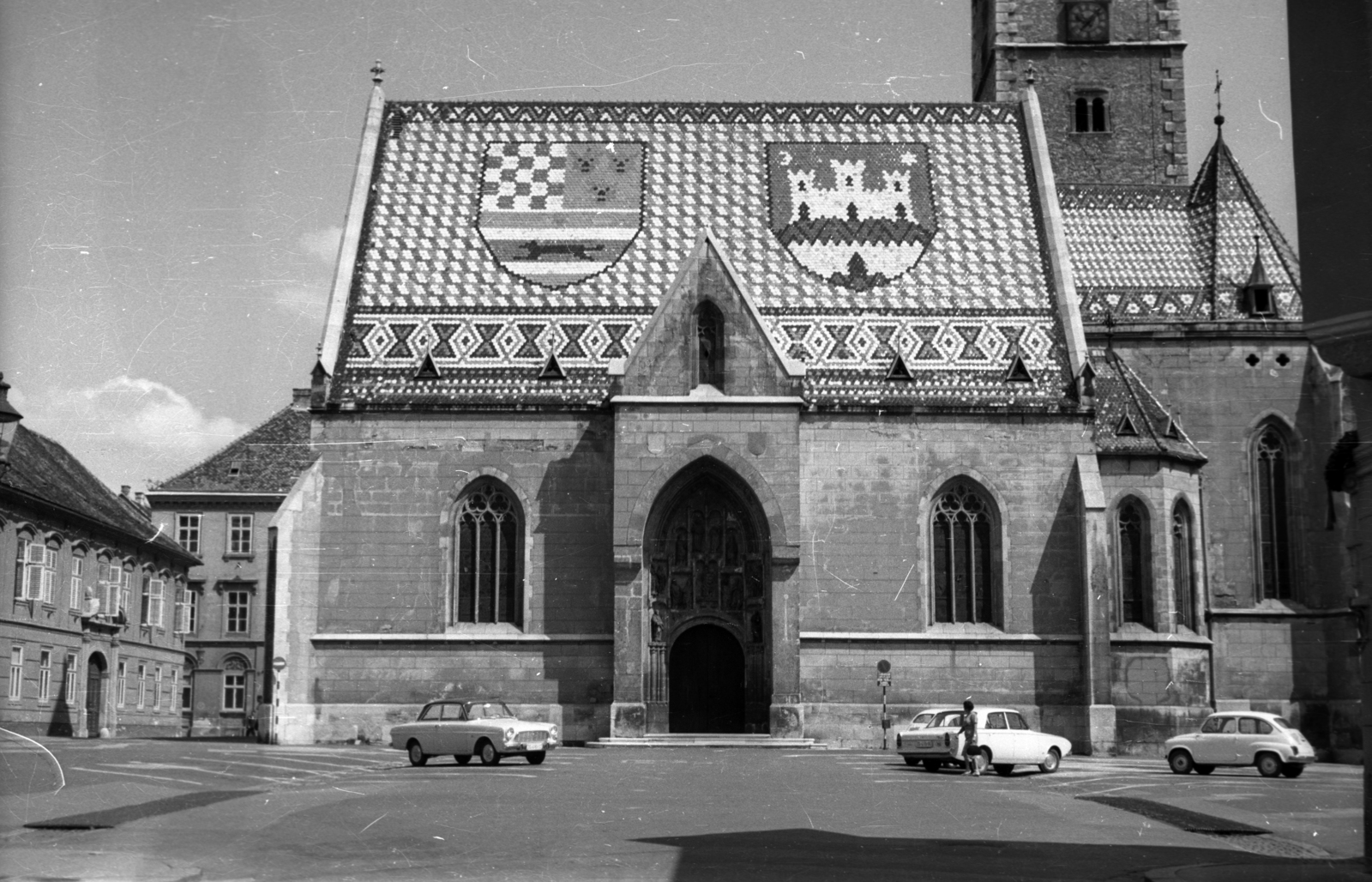 Croatia, Zagreb, Szent Márk tér (Trg svetog Marka), Szent Márk templom (Crkva Sv. Marka)., 1963, Dobóczi Zsolt, Yugoslavia, church, street view, automobile, portal, tracery, Fortepan #100732