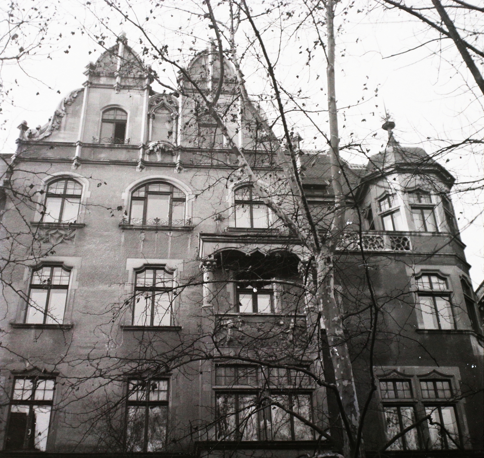 Hungary, Budapest VIII., a Puskin (Esterházy) utca 19. számú sarokház Bródy Sándor (Sándor) utcai oldala., 1939, Dobóczi Zsolt, Budapest, Fortepan #100782