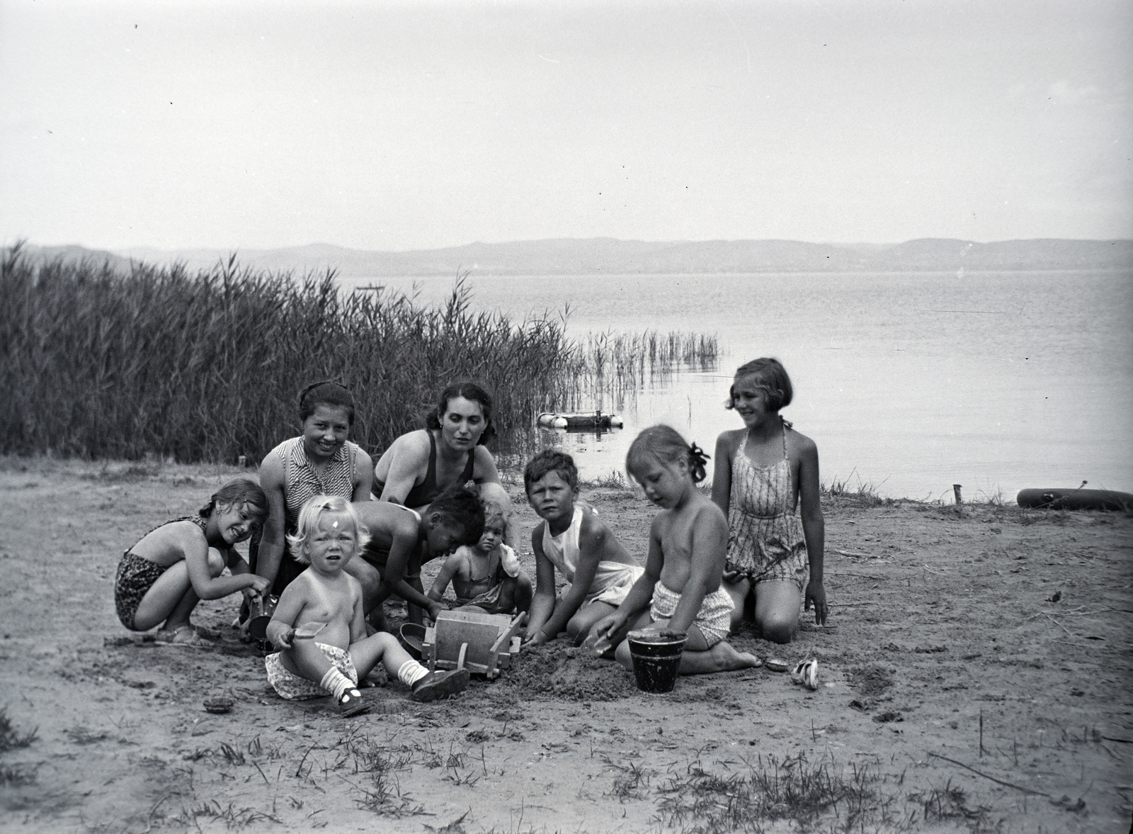 Hungary,Lake Balaton, Zamárdi, (Balatonzamárdi), Balatonfüred felé nézve., 1940, Kurutz Márton, tableau, shore, Fortepan #10080