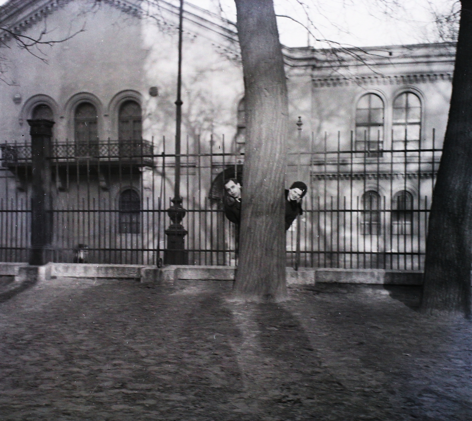 Hungary, Budapest VIII., Múzeumkert, háttérben a Nemzeti Lovarda azóta lebontott épülete a Pollack Mihály téren (Eszterházy utcában)., 1941, Dobóczi Zsolt, Budapest, Fortepan #100801