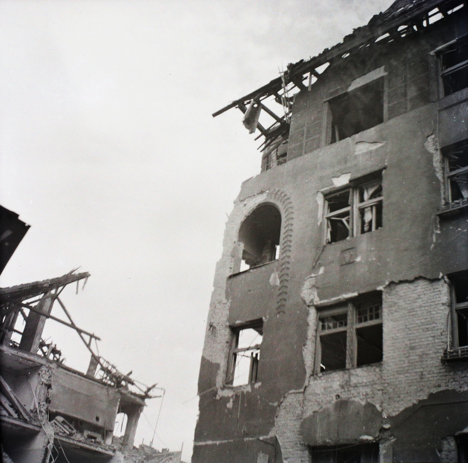 Magyarország, Budapest VIII., József utca, jobbra a romos egykori 52. számú ház, 1944, Dobóczi Zsolt, háborús kár, bombázás, Budapest, Fortepan #100808