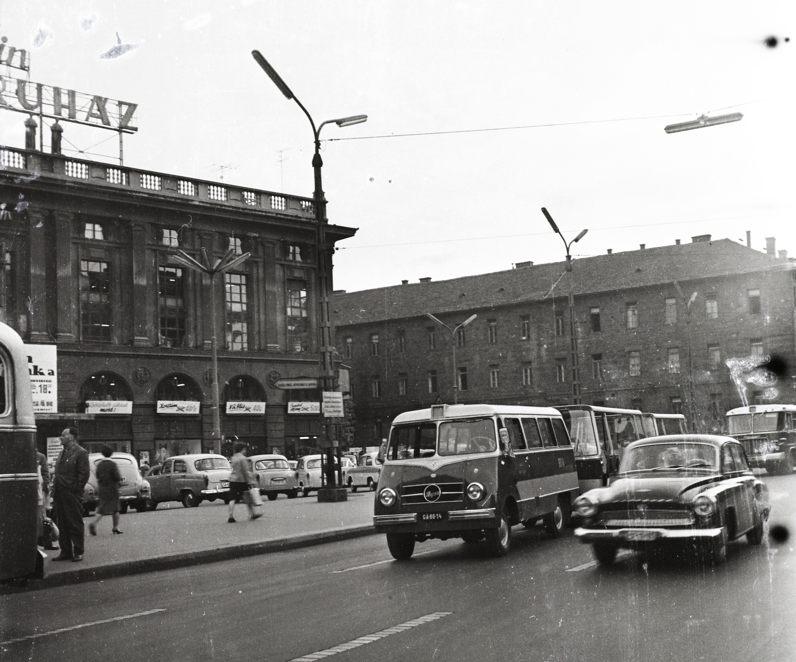 Hungary, Budapest VIII., Blaha Lujza tér, a Corvin Áruház és a Rókus kórház épülete., 1963, Dobóczi Zsolt, Ikarus 620, Corvin Store, Budapest, department store, Zoltán Reiss-design, Fortepan #100852