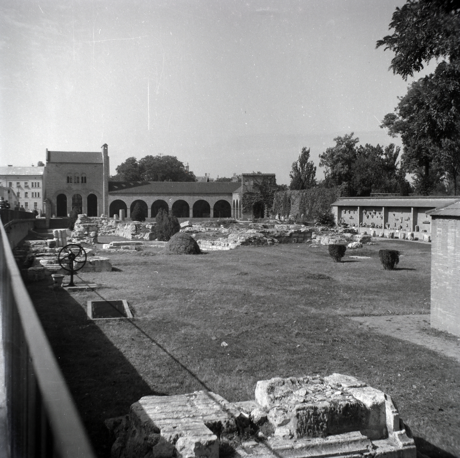 Hungary, Székesfehérvár, Romkert., 1954, Kurutz Márton, monument, ruins, Fortepan #10089