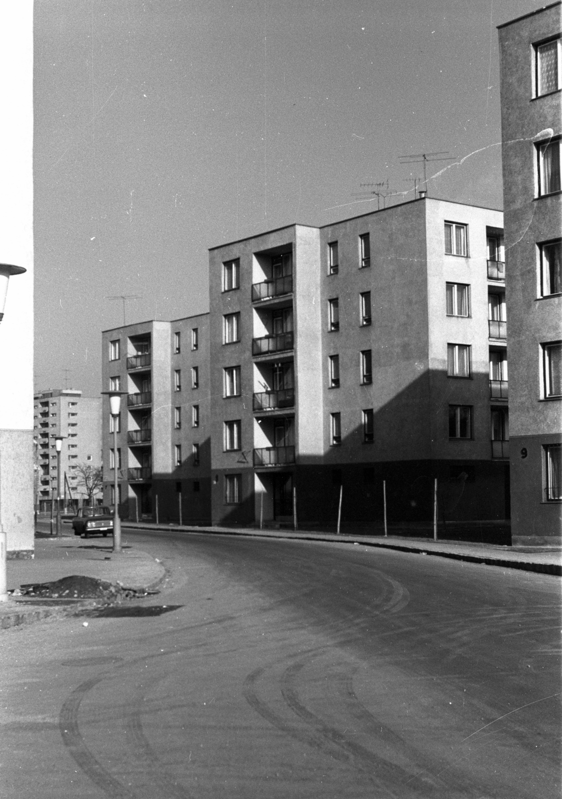 Magyarország, Budapest XIV., Kacsóh Pongrác úti lakótelep, a Horvát Boldizsár (Kelen József) utca a Kassai tér felé nézve., 1968, Erdei Katalin, lakótelep, lámpaoszlop, Budapest, Fortepan #100913