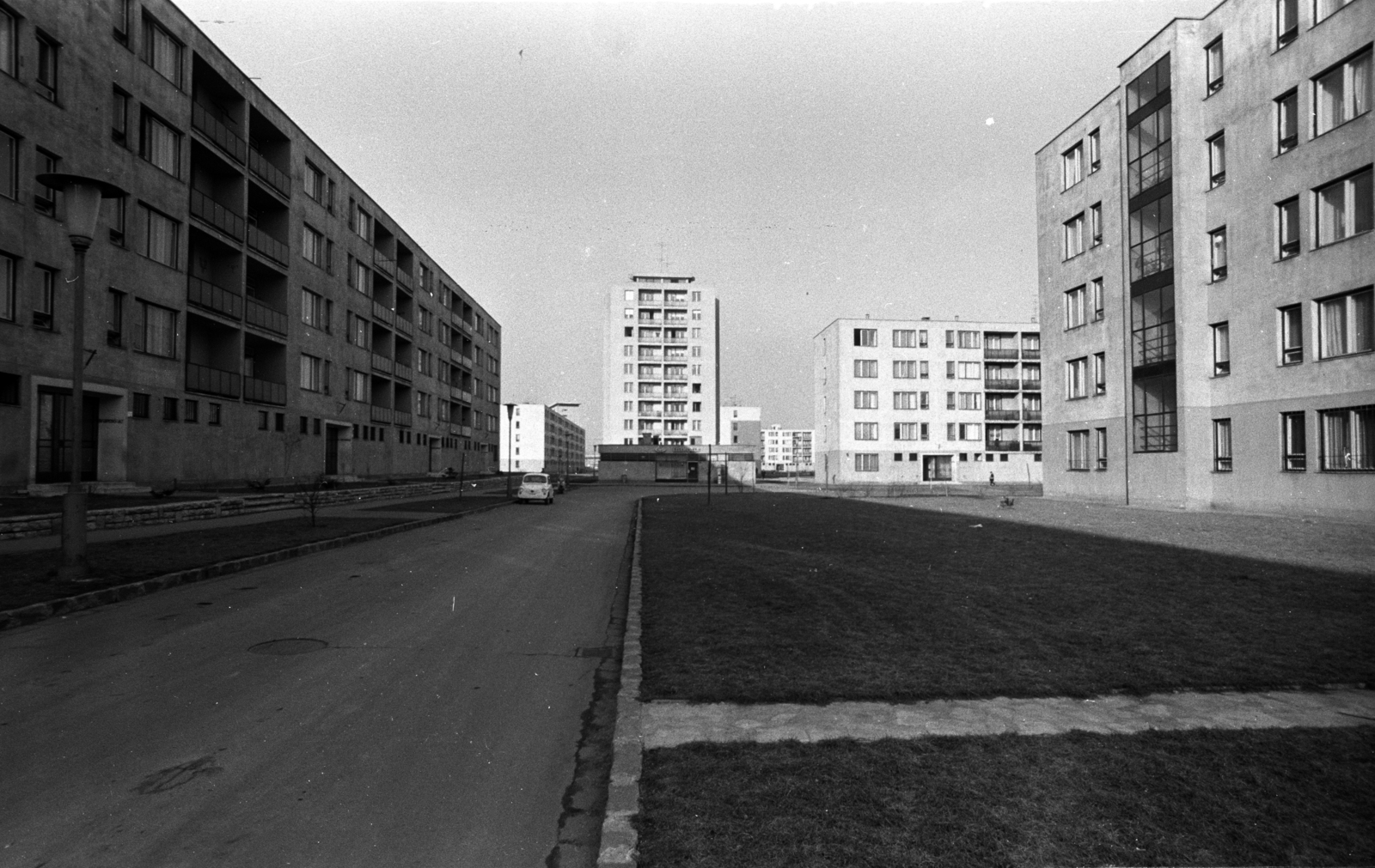 Hungary, Budapest XIV., Kacsóh Pongrác úti lakótelep., 1968, Erdei Katalin, blocks, lamp post, tall house, Budapest, Fortepan #100915