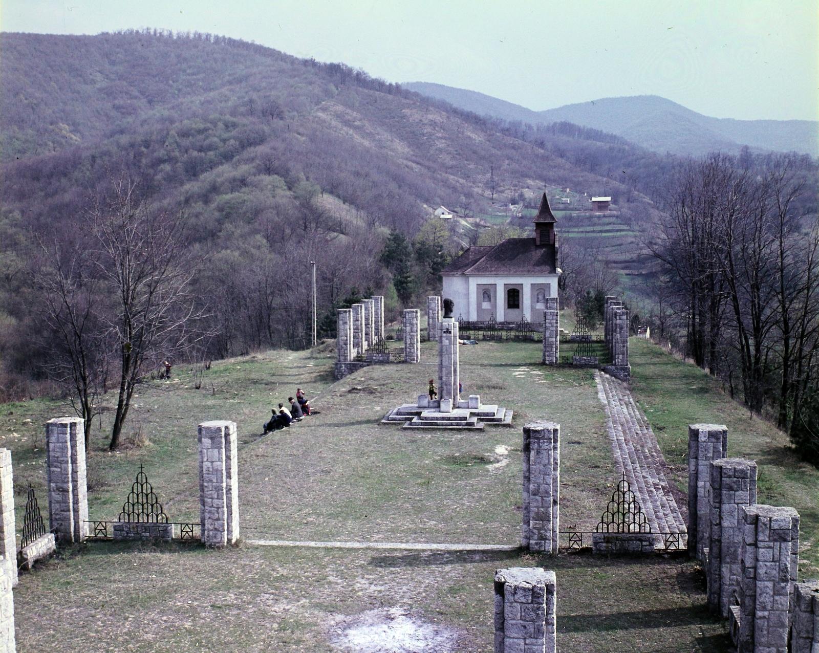 Hungary, Zebegény, Kálváriahegy, a zebegényi országzászló és hősi emlékműegyüttes., 1970, Erdei Katalin, colorful, calvary, chapel, Fortepan #100938