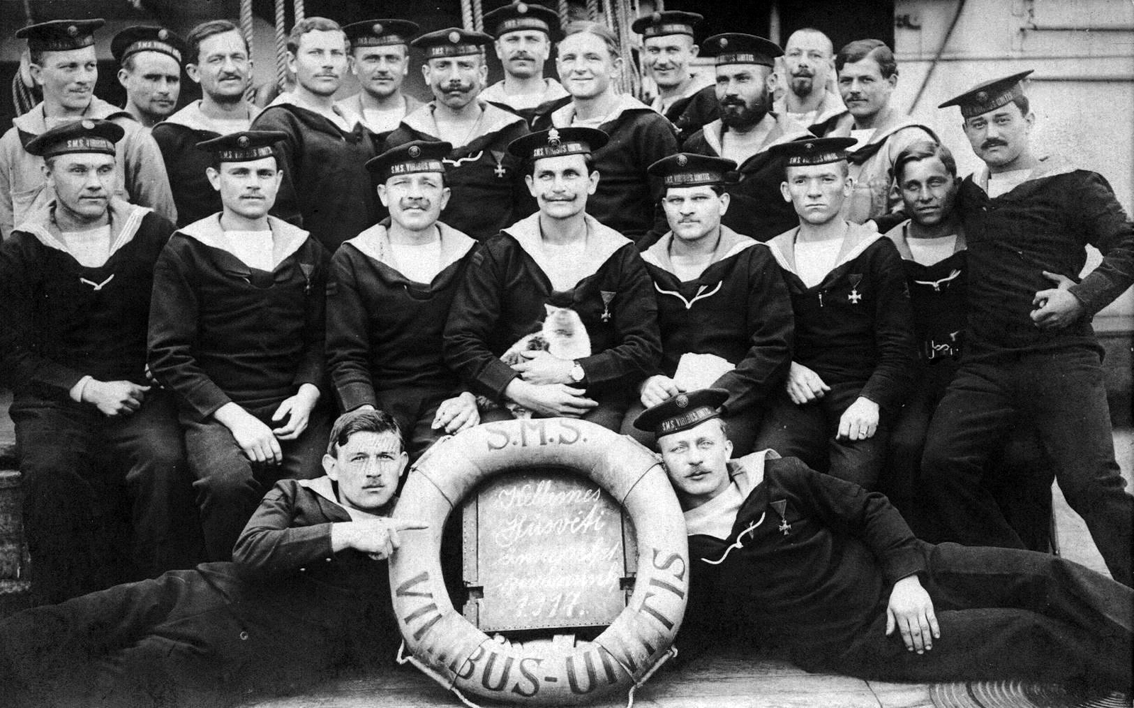 Adriatic Sea, Az SMS Viribus Unitis csatahajó legénysége., 1917, Fábián László, First World War, sailor, warship, lifebelt, Easter, moustache, cat, Fortepan #100951