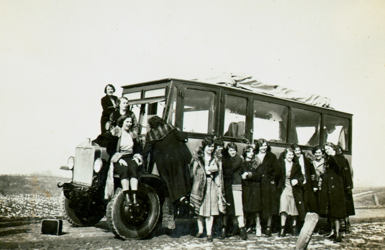 1933, Gyollai Jánosné, girls'n'cars, Fortepan #100987