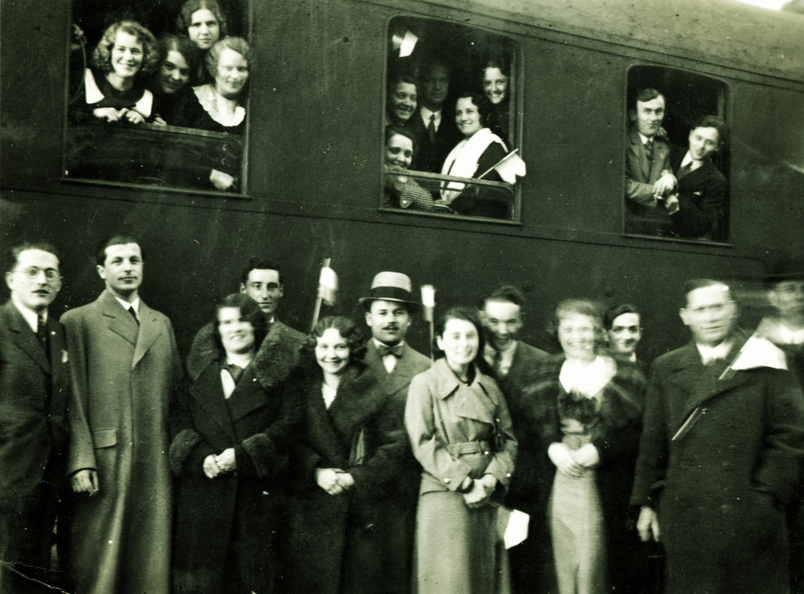 1933, Gyollai Jánosné, women, flag, men, tableau, train, Fortepan #100991