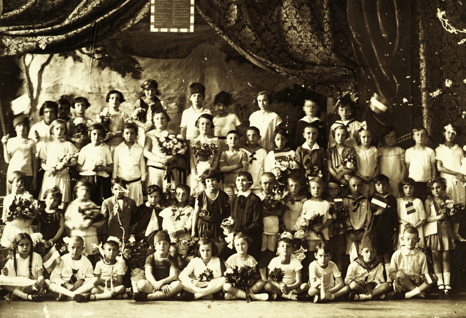 1935, Gyollai Jánosné, flag, class photo, tableau, kids, boys, bouquet, girl, Fortepan #100998
