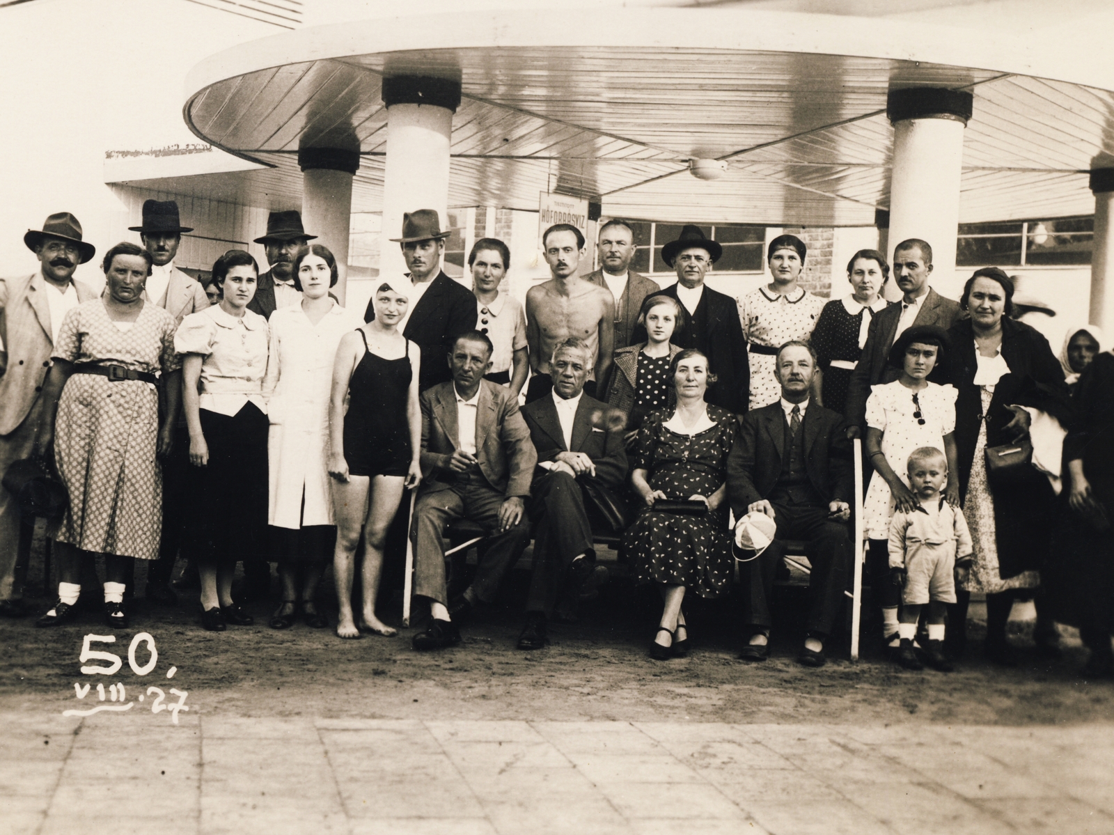 Hungary, Hajdúszoboszló, Gyógyfürdő, ivókút., 1938, Fortepan/Album005, tableau, Fortepan #101035