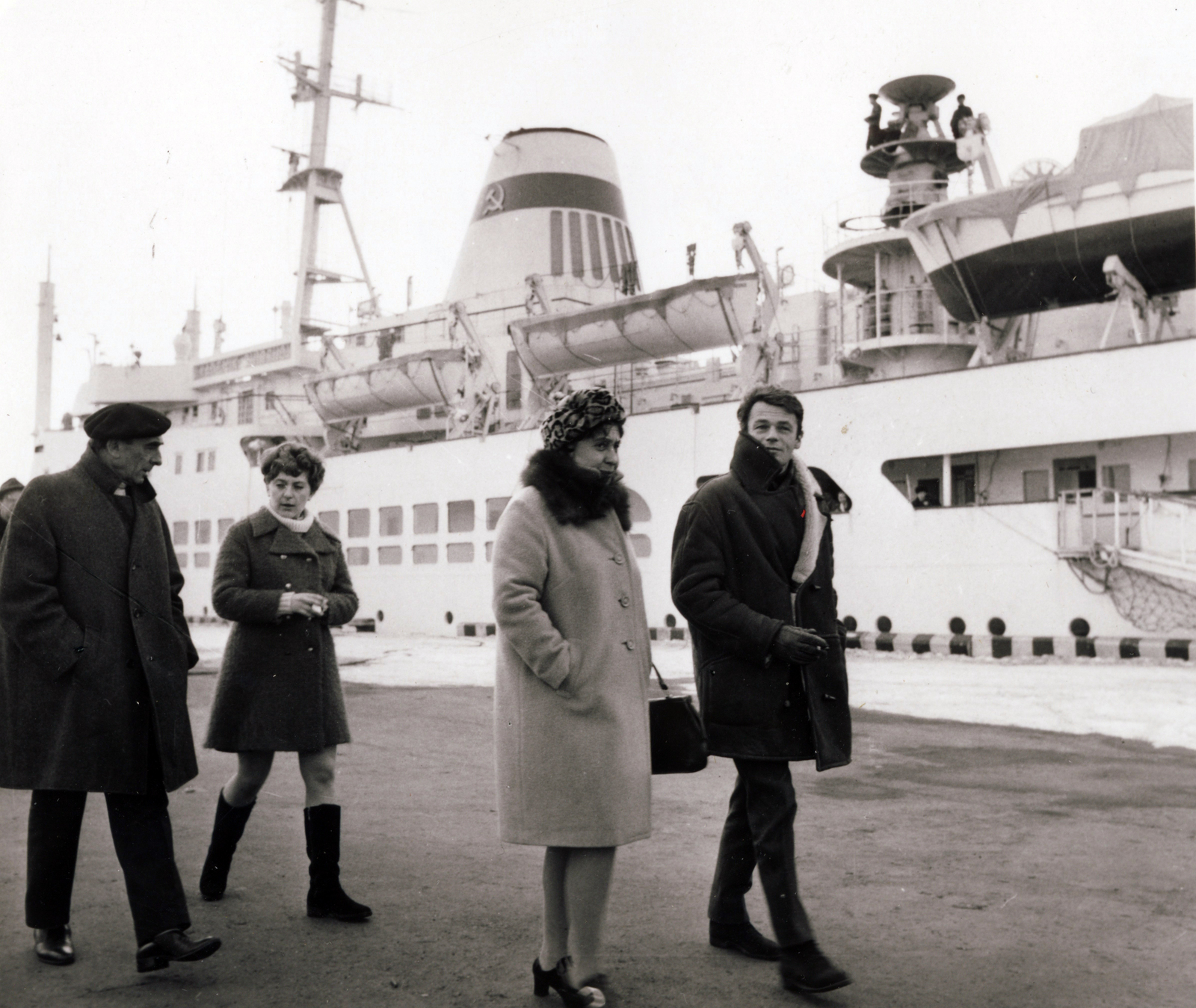 Russia, Saint Petersburg, (Leningrád). A Nemzeti Színház szovjetunióbeli vendégjátékon. Major Tamás, ?, Király Istvánné tolmács, Gyurkó László író., 1970, Király Júlia, celebrity, ship, tableau, insignia, Fortepan #101067