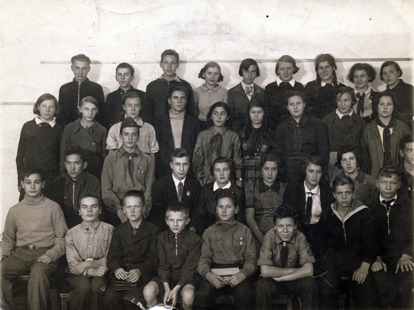 Russia, Moscow, iskolai csoportkép. A képen szerepel Szvetlana Joszifovna Sztalina és Alekszej Andrejevics Tupoljev is., 1938, Király Júlia, Soviet Union, class photo, Fortepan #101086