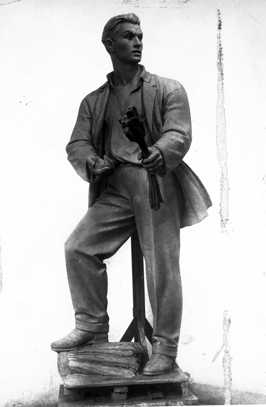 Hungary, Budapest XV., Batthyány utca, a Mezőgazdasági brigád című szoborkompozíció egyik alakja Kocsis András szobrászművész műtermében. A szobor 1958-ban a Népstadion szoborgalériájában került felállításra., 1956, Zsivkov Anita - Koós Árpád / Kocsis András fényképei, sculpture, Budapest, statue plans, studio, Fortepan #101138