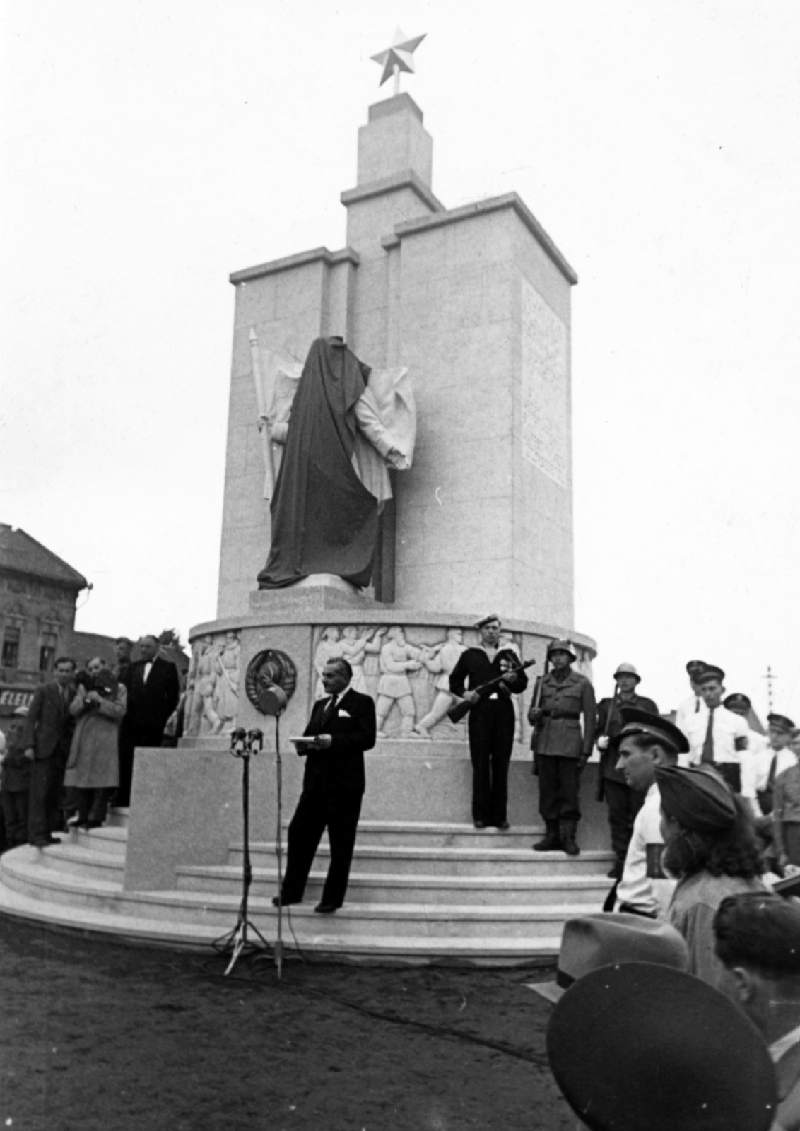 Hungary, Budapest IV., Szent István tér, a szovjet hősi emlékmű (Kocsis András, 1947.) leleplezése., 1947, Zsivkov Anita - Koós Árpád / Kocsis András fényképei, monument, Soviet memorial, Budapest, Fortepan #101159