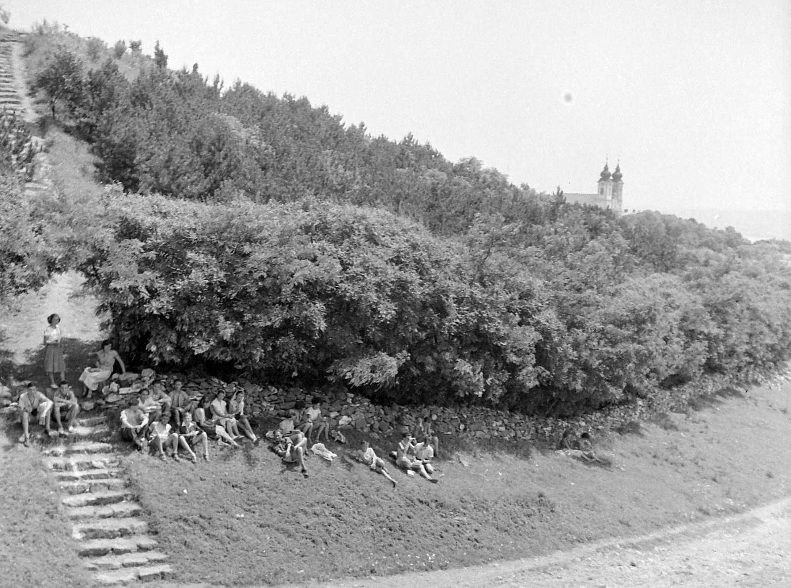 Magyarország,Balaton, Tihany, a Kálvária dombra vezető lépcső., 1950, Kurutz Márton, lépcső, kálvária, domboldal, Fortepan #10117